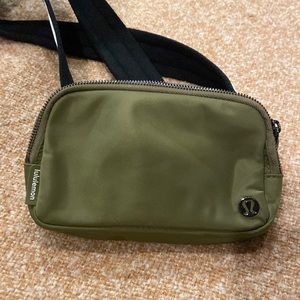 Lululemon Everywhere Crossbody NWT